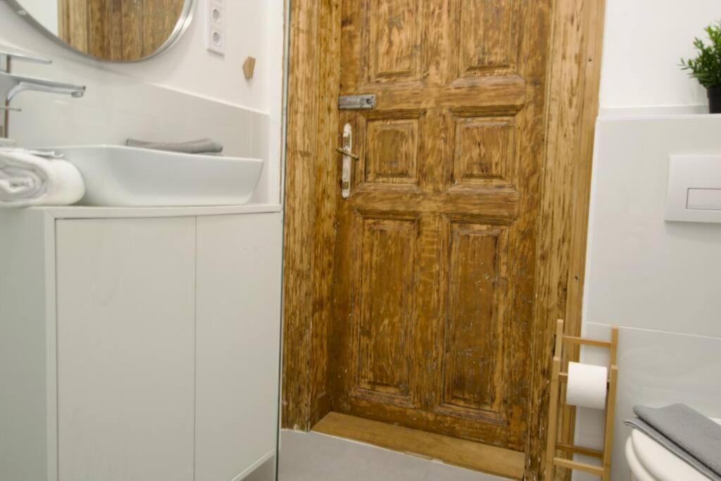 Standard By Hi5- Tolnai Lajos Apartmán *